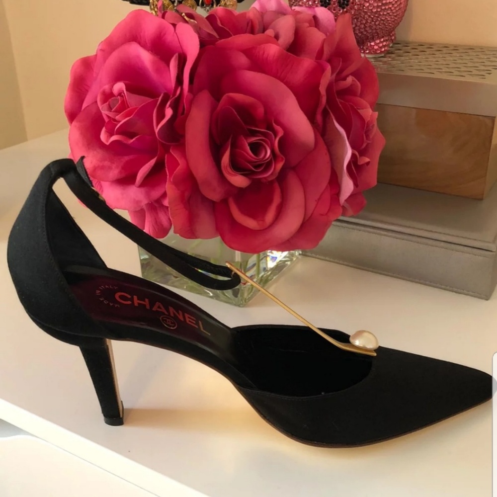 CHANEL Black Satin RARE Pearl Gold Metal sz 38.5 - Picture 5 of 7
